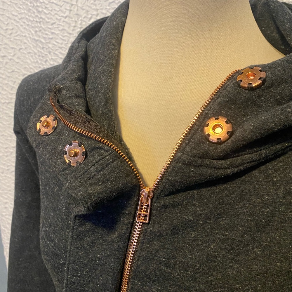 Rose gold accented fitted hooded sweater by RipZone